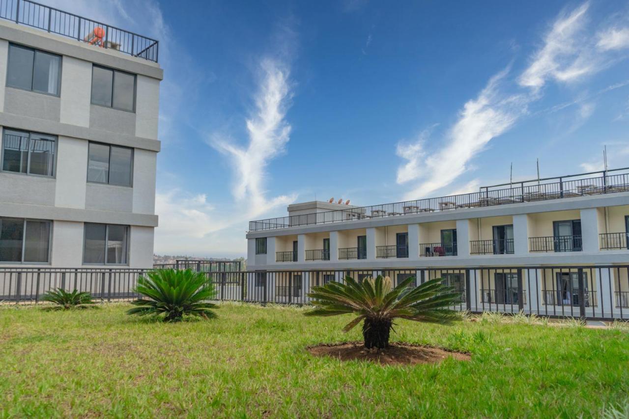 Phoenix Apartment By Link Kigali Exterior foto